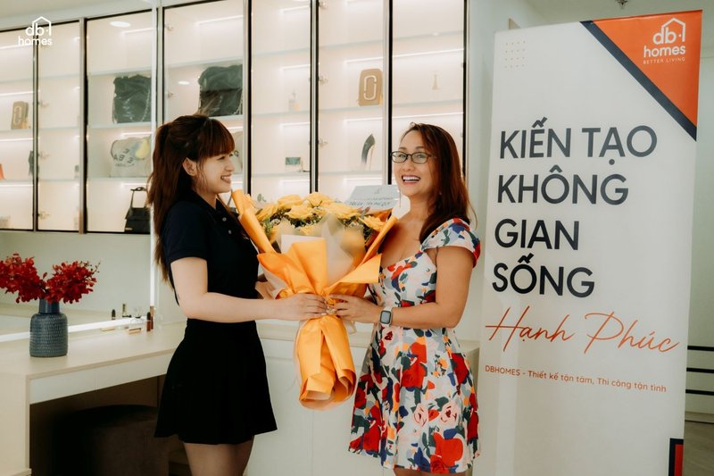 DBHOMES bàn giao căn hộ cho vị nữ gia chủ tại dự án Lumiere Boulevard