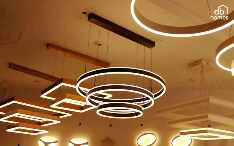 Lựa chọn và bố trí đèn phù hợp cho từng khu vực trong phòng ngủ giúp không gian trở nên tiện nghi và ấm cúng