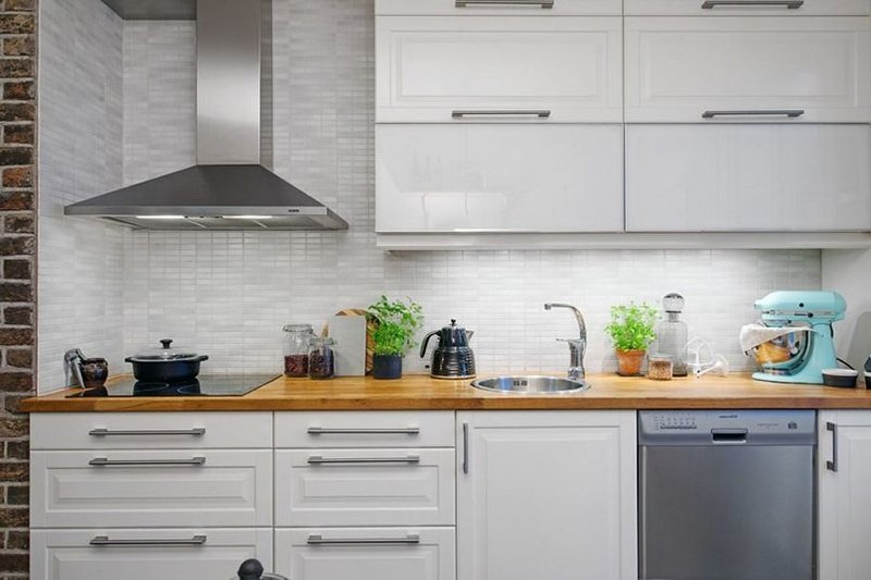 Phòng bếp phong cách Bắc Âu gọn gàng, sáng sủa và tiện nghi