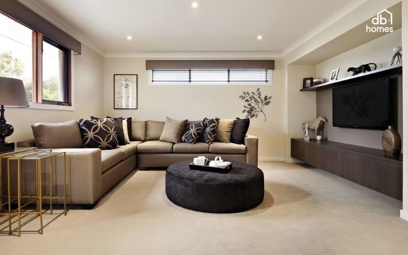 Sofa chữ L giúp tiết kiệm diện tích và tăng tính tiện nghi cho phòng khách nhỏ.