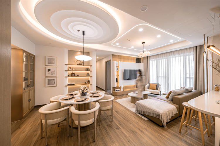 Golden Whisper I The Horizon